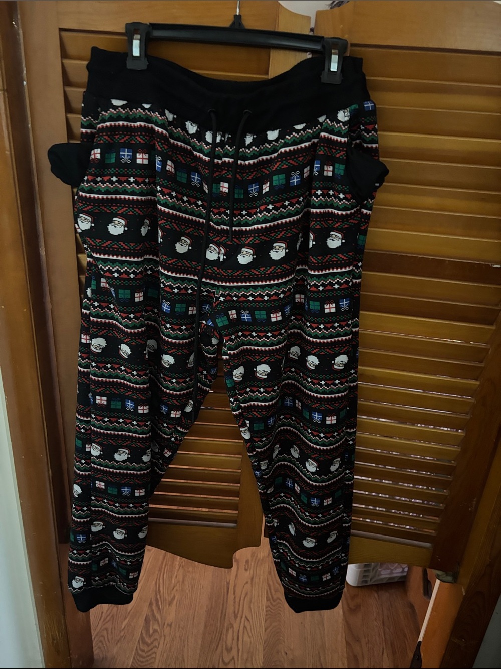 Men's Black Holiday Print Jogger Pants with Drawstring Waist